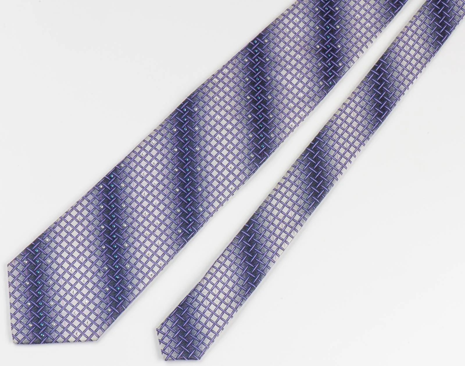 Daks Men's Silk Rhinestone Tie Purple Wire Mesh Trellis On Gray Necktie