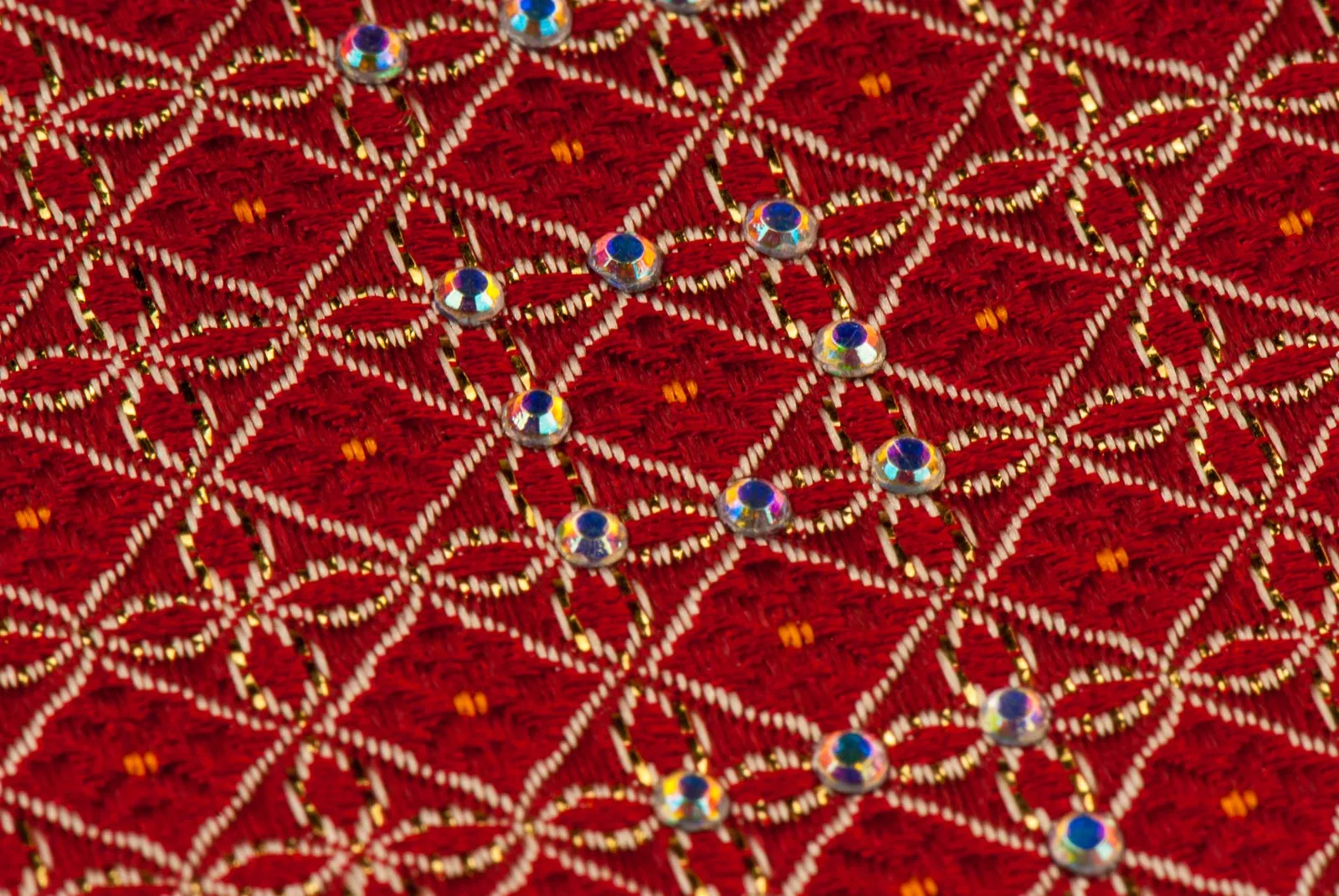 Elégance Silk Neck Tie Golden Geometric Design On Red With White Rhinestones